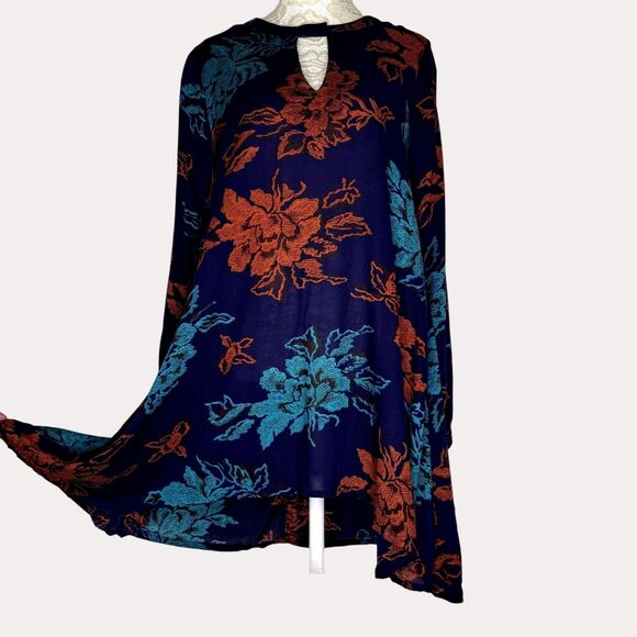 World Market Addy Tunic High Low  Top Blouse Floral Navy Blue S M NWT bv - Picture 3 of 10